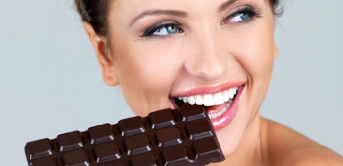 Eating dark chocolate could be the secret to a good night`s sleep - VIDEO